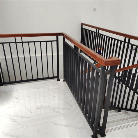 railing kayu untuk rumah minimalis